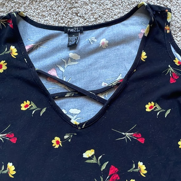 Dressy flower print shirt - Picture 2 of 6